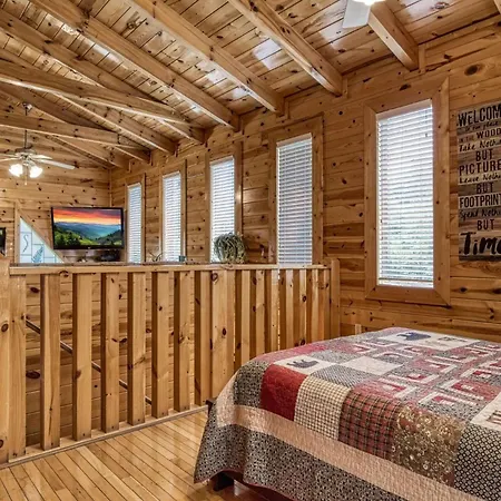 Ern834 - Lakeside Getaway - Great Location! Close To All The Action! Cabin